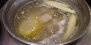 清汤，泰国菜。