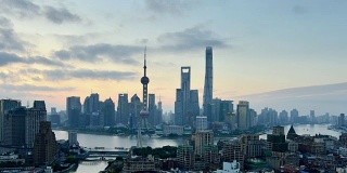 上海城市景观鸟瞰图，从黎明到白天时间流逝