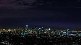 有飞机和闪电的洛杉矶市中心视频素材模板下载
