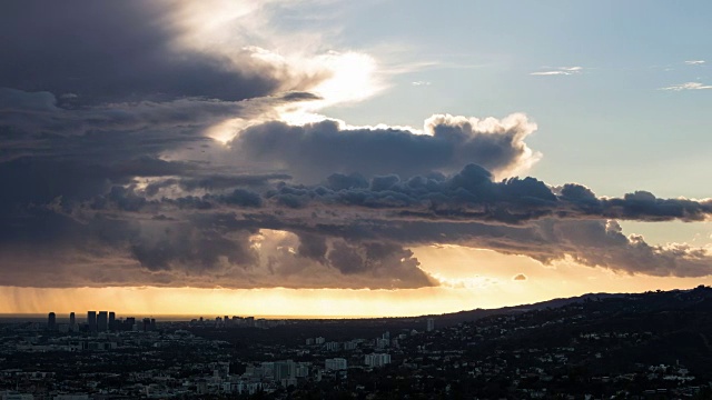 洛杉矶云日落延时-好莱坞，圣塔莫尼卡，比佛利山庄