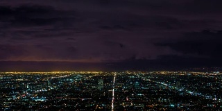 洛杉矶夜晚的雷雨和闪电