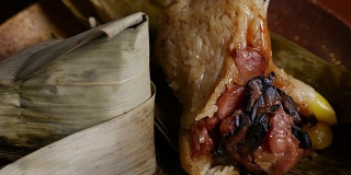 “粽子”或“bakang”，“bacang”是中国传统食物。