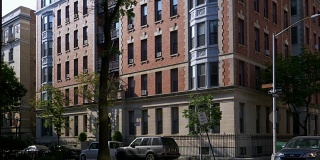 布鲁克林高档公寓大楼的白天外观