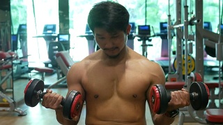 亚洲男人在健身视频素材模板下载