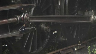 蒸汽火车车轮的特写视频素材模板下载