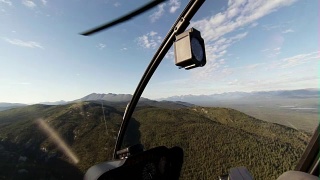 直升机鸟瞰加拿大荒野视频素材模板下载