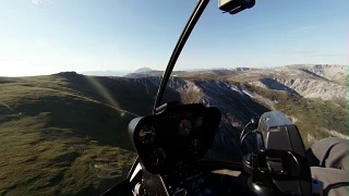 直升机飞越美丽的北美荒野视频素材模板下载