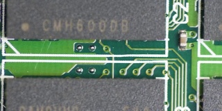 微距镜头拍摄PCB板微电路，小车滑动