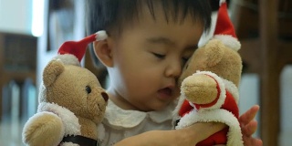 宝宝和圣诞熊玩
