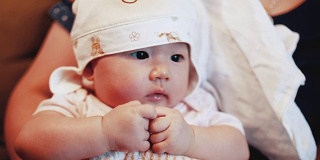 亚洲女婴是如此的可爱