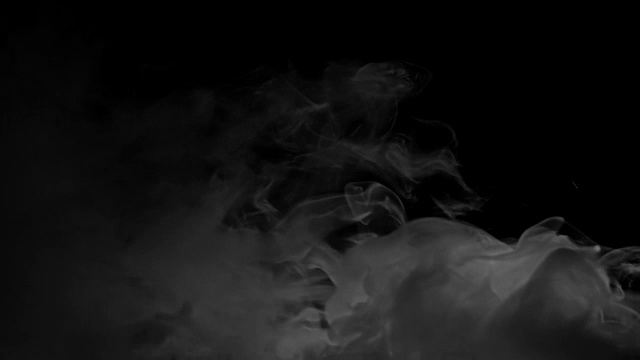 黑色背景上的烟雾作为背景或覆盖您的素材