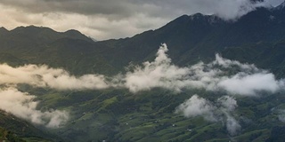 4k延时拍摄越南萨帕清晨的山谷和云景。