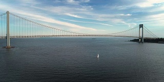 美国纽约，布鲁克林和斯塔顿岛之间的维拉萨诺海峡大桥