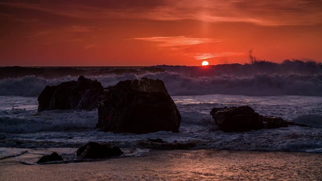 慢镜头:大苏尔-加利福尼亚海面上的日落