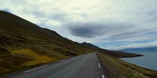 冰岛空无一人的道路