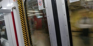 香港地铁入口车门拥挤，乘坐4k全景中国