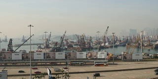 夕阳下的香港城湾建设工业码头全景4k中国
