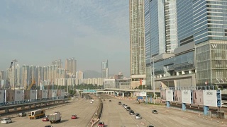 晴天香港交通高速公路湾建设全景4k中国视频素材模板下载