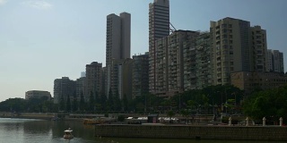中国澳门城市景观晴天时间公寓大楼海岸线全景4k