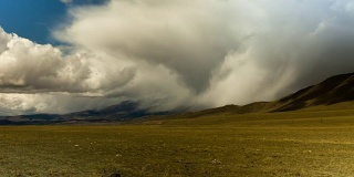 阿尔泰山脉。美丽的高原风光。俄罗斯西伯利亚。间隔拍摄