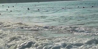 大东海海滩上南海大浪的慢镜头录像
