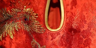 中国传统婚纱。