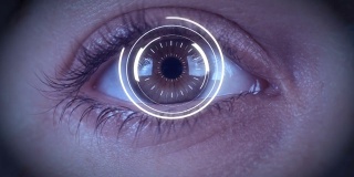 高科技网络眼睛的特写与放大眼睛到黑色