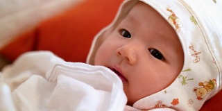 亚洲女婴是如此的可爱