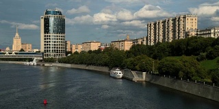 俄罗斯莫斯科市中心和不同阶梯的建筑。