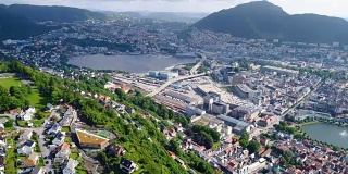 卑尔根是挪威西海岸霍达兰的一个城市和自治市。卑尔根是挪威第二大城市。