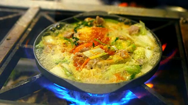 热锅泰式sukiyaki食谱，4k 30fps分辨率。