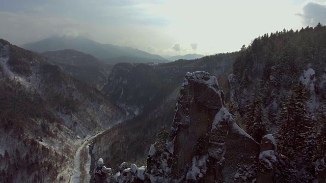 天线:降雪和山顶