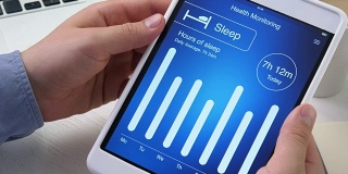 在平板电脑上的健康应用程序上查看睡眠监测