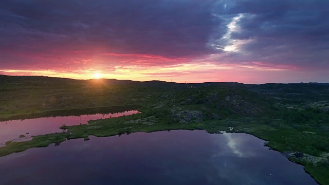 北方的自然-湖上的日落