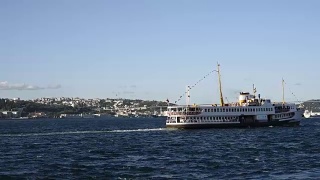 伊斯坦布尔博斯普鲁斯海上的船只视频素材模板下载