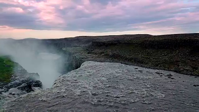 鸟瞰图拍摄的迪蒂福斯瀑布在冰岛。