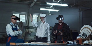男人们戴着VR头盔，做着细木工