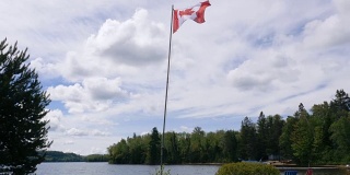 加拿大国旗和乔治亚湾