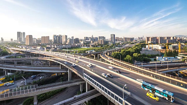 现代城市中城路口时间流逝