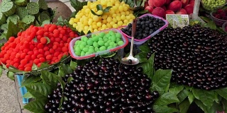 中国亚洲苏州市场上出售水果和食品的摊位