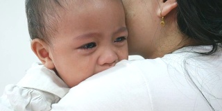 亚洲婴儿哭