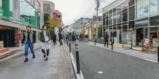 4K延时平移:日本东京原宿猫街拥挤的行人