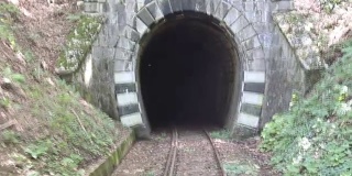 古老的山地火车隧道