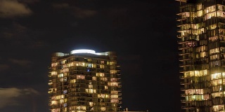 住宅高层建筑在夜间
