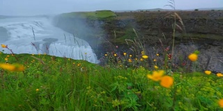 冰岛的海湾瀑布，慢镜头