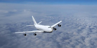 飞机在云层上飞行，商用飞机在飞行，正面视图