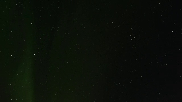 北极光(北极光)在罗浮敦上空的夜空中的时间推移剪辑