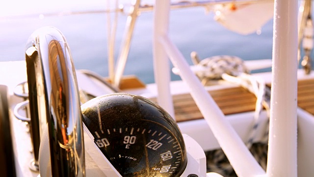DS Sailboat's compass