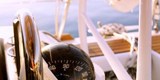 DS Sailboat's compass