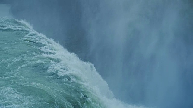 冰岛的海湾瀑布